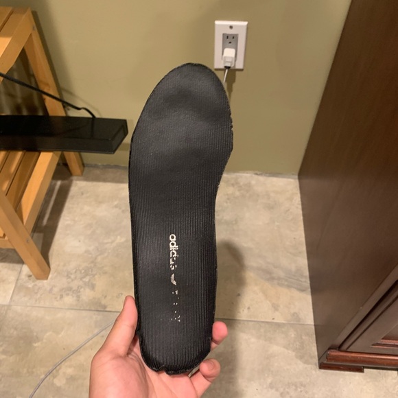 Black static yeezys - Picture 3 of 10